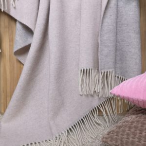 Alternative view of Wolldecke & Wollplaid, 90 % Merinowolle,10% Kaschmir "Faro DF" rosa-grau