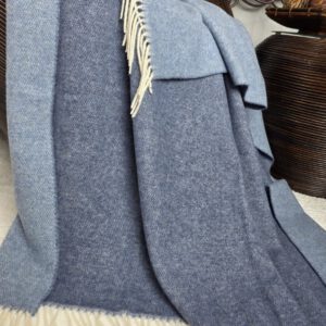 Alternative view of Wolldecke & Wollplaid, 90 % Merinowolle,10% Kaschmir "Faro DF" dunkelblau-blau