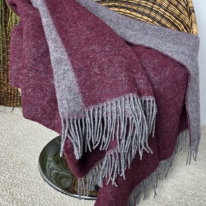 Alternative view of Wollplaid & Wolldecke "Tirol DF" grau-dunkelrot