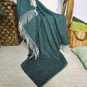 Alternative view of Wollplaid & Wolldecke "Tirol A" grün