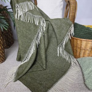 Alternative view of Wollplaid & Wolldecke "Tirol M" olive