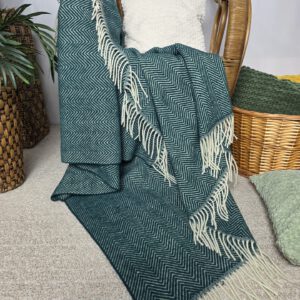 Alternative view of Wollplaid & Wolldecke "Tirol M" grün