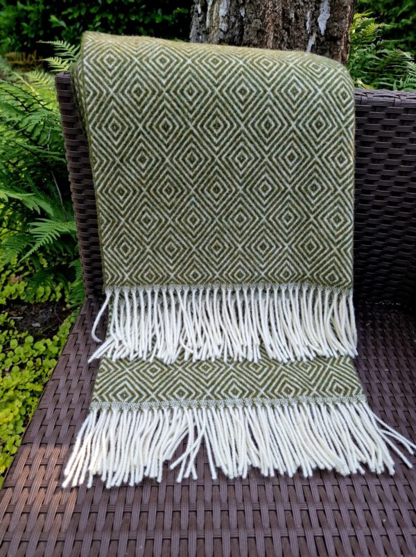 Wollplaid & Wolldecke "Tirol-V" olive – Bild 3
