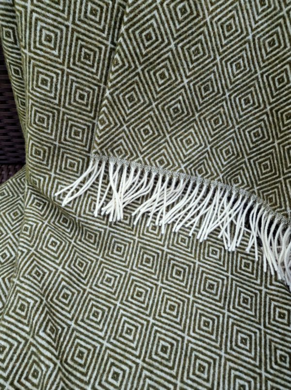 Wollplaid & Wolldecke "Tirol-V" olive – Bild 4