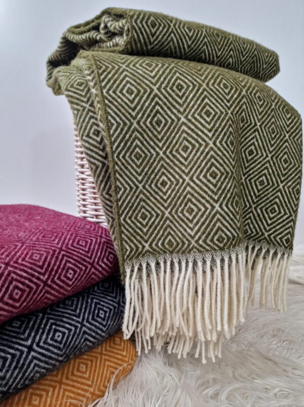 Wollplaid & Wolldecke "Tirol-V" olive – Bild 6