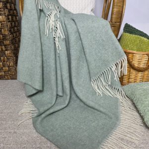 Alternative view of Wollplaid & Wolldecke "Tirol A" hellolive