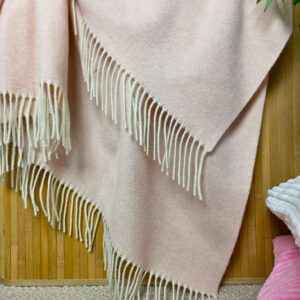 Alternative view of Wolldecke & Wollplaid, 90 % Merinowolle,10% Kaschmir "Faro A" rosa