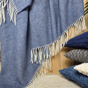 Alternative view of Wolldecke & Wollplaid, 90 % Merinowolle,10% Kaschmir "Faro A" dunkelblau