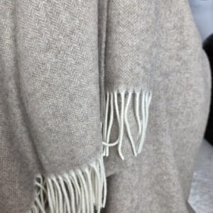 Alternative view of Wolldecke & Wollplaid, 90 % Merinowolle,10% Kaschmir "Faro A" braun