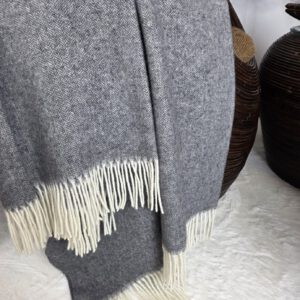 Alternative view of Wolldecke & Wollplaid, 90 % Merinowolle,10% Kaschmir "Faro A" dunkelgrau