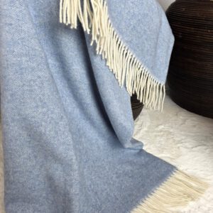 Alternative view of Wolldecke & Wollplaid, 90 % Merinowolle,10% Kaschmir "Faro A" hellblau