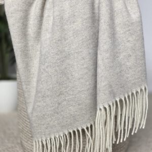 Alternative view of Wolldecke & Wollplaid, 90 % Merinowolle,10% Kaschmir "Faro C" beige/grau