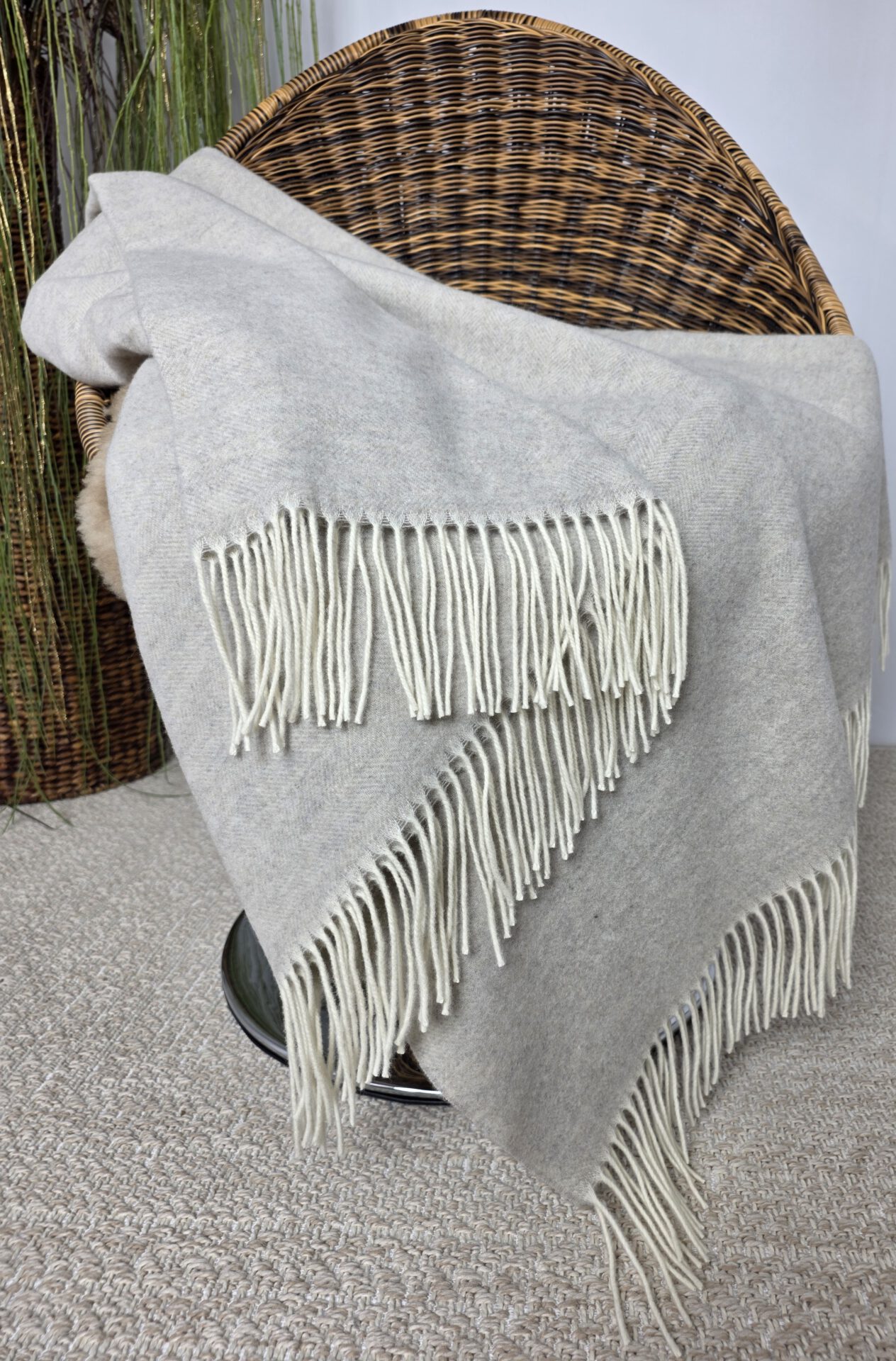 Wolldecke & Wollplaid, 90 % Merinowolle,10% Kaschmir "Faro C" beige/grau – Bild 3