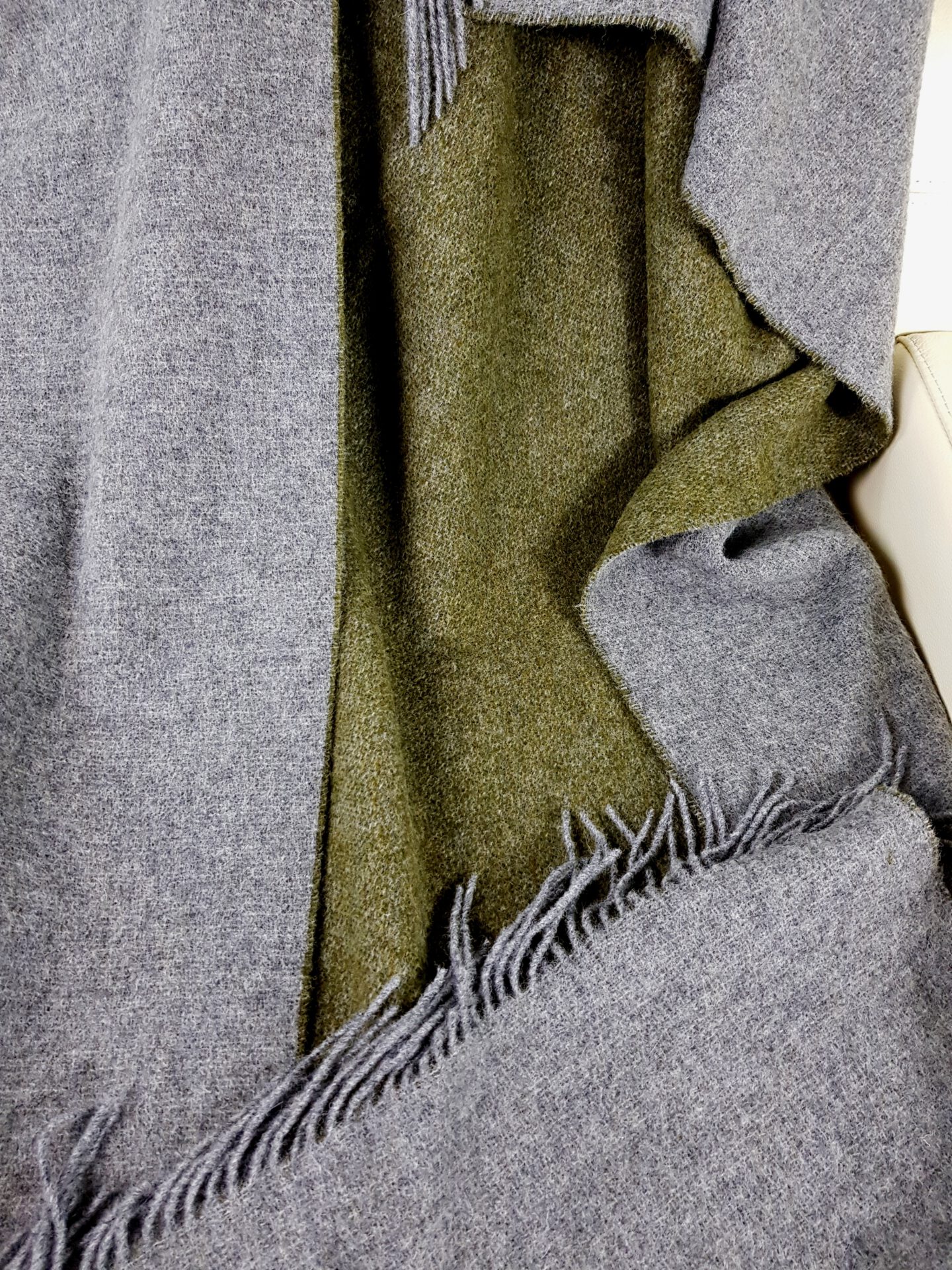 Wollplaid & Wolldecke „Tirol double face“ khaki-grau - Wolldecken und  Wollplaids | Baumwolldecken