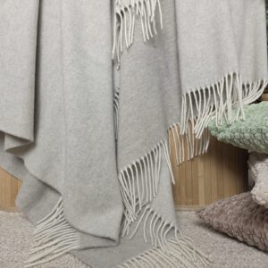 Alternative view of Wolldecke & Wollplaid, 90 % Merinowolle,10% Kaschmir "Faro DF" weiß-beige/grau