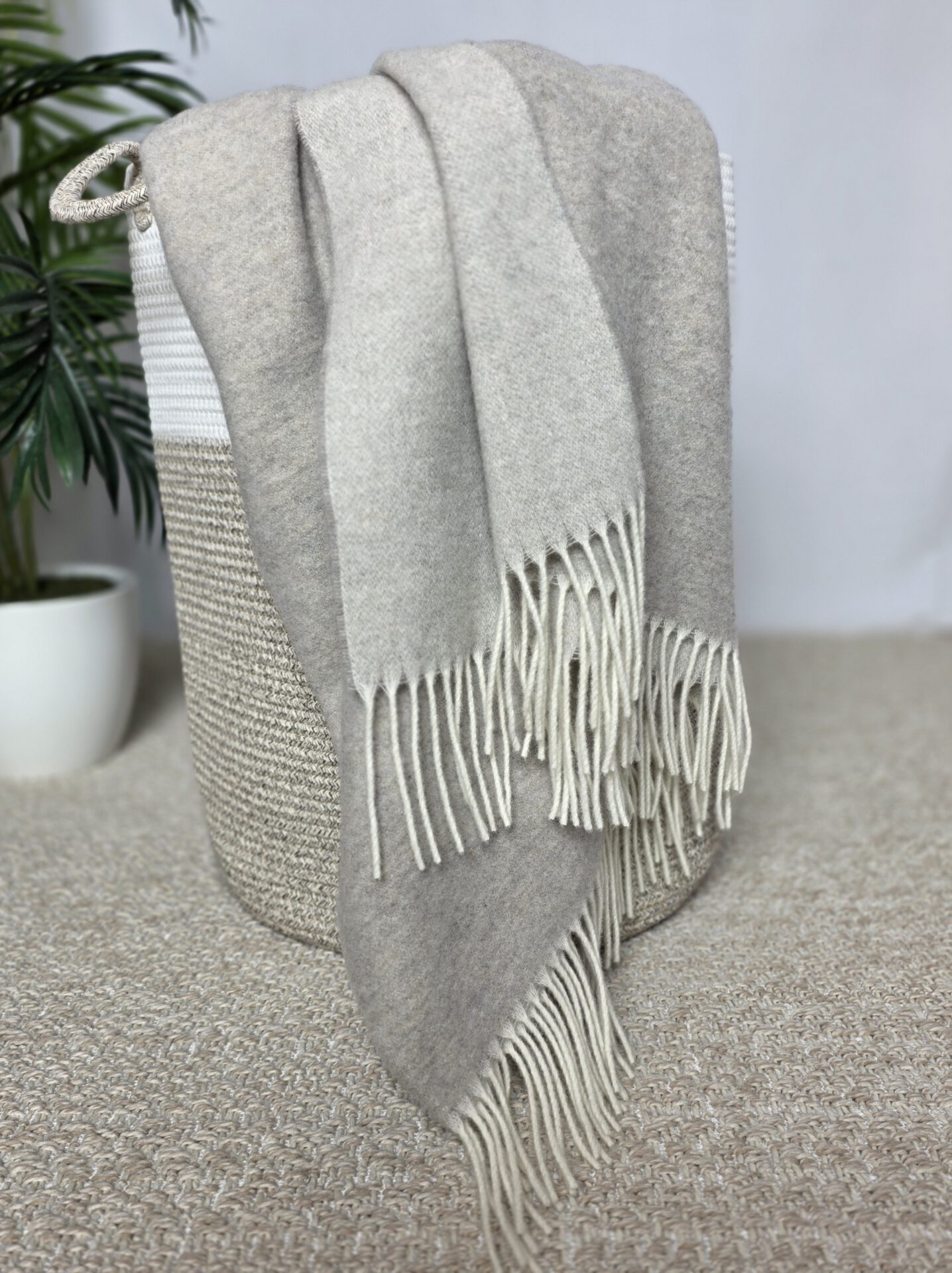 Wolldecke & Wollplaid, 90 % Merinowolle,10% Kaschmir "Faro DF" weiß-beige/grau – Bild 7