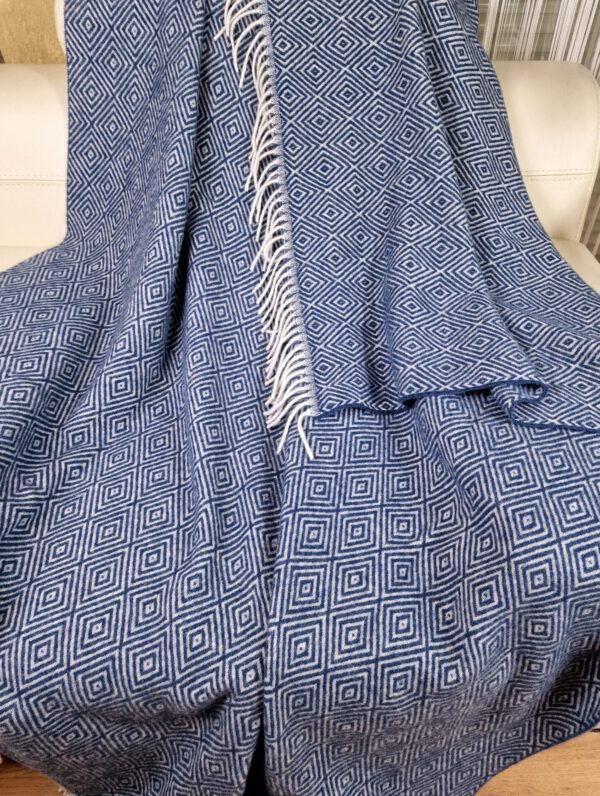 Wollplaid & Wolldecke "Tirol-V" blau – Bild 3