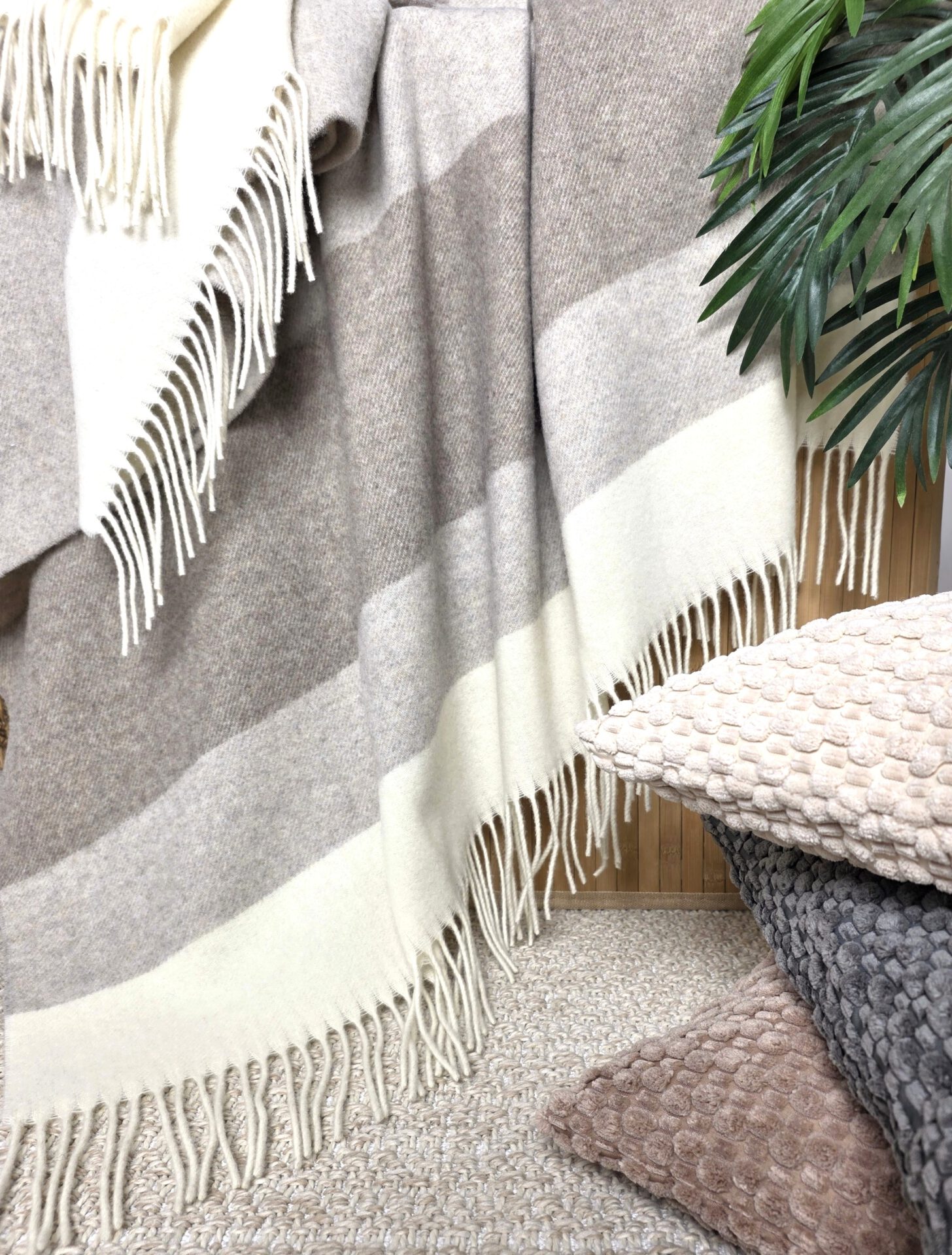 Wolldecke & Wollplaid, 90 % Merinowolle,10% Kaschmir "Faro S" braun-beige – Bild 3