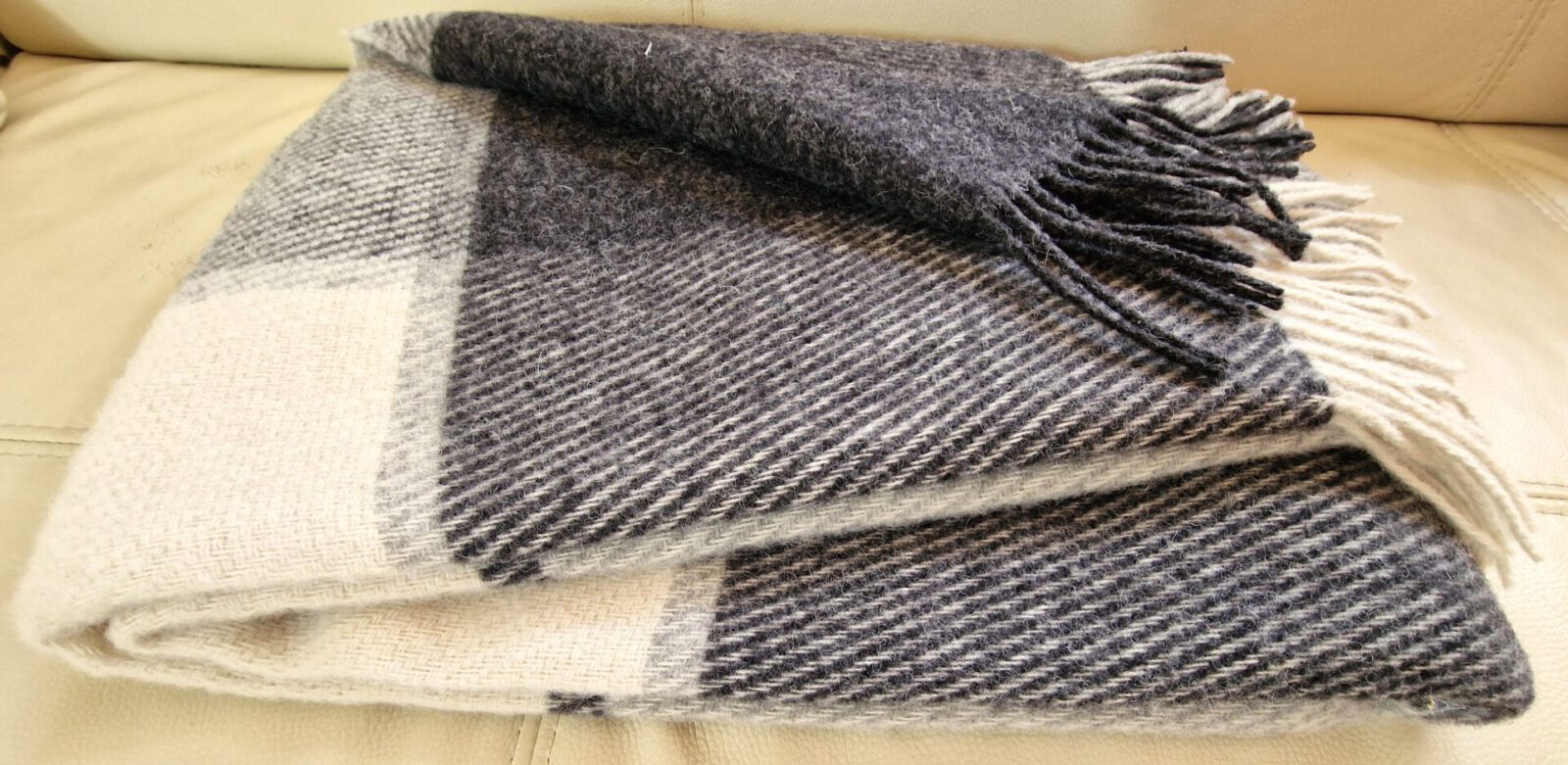 Wolldecken und Wollplaids