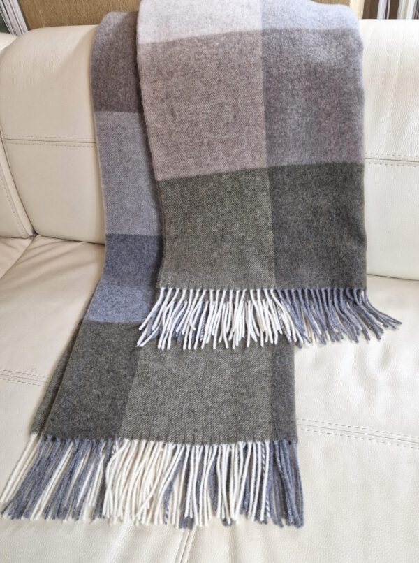 Wolldecke & Wollplaid, 90 % Merinowolle,10% Kaschmir "Faro-Quadrate" khaki-grau – Bild 4