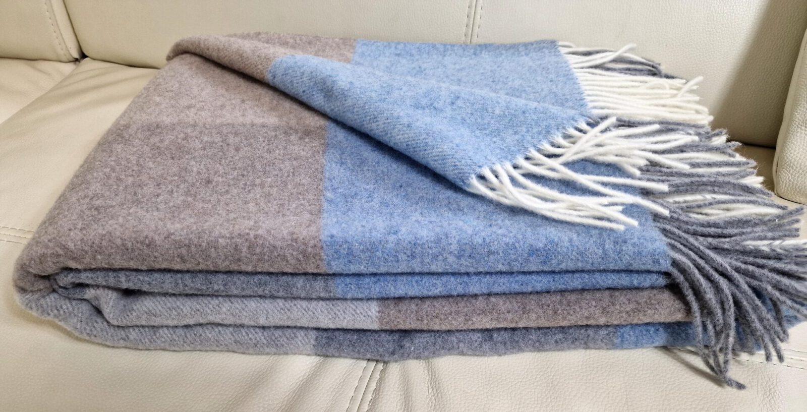 Wolldecken und Wollplaids