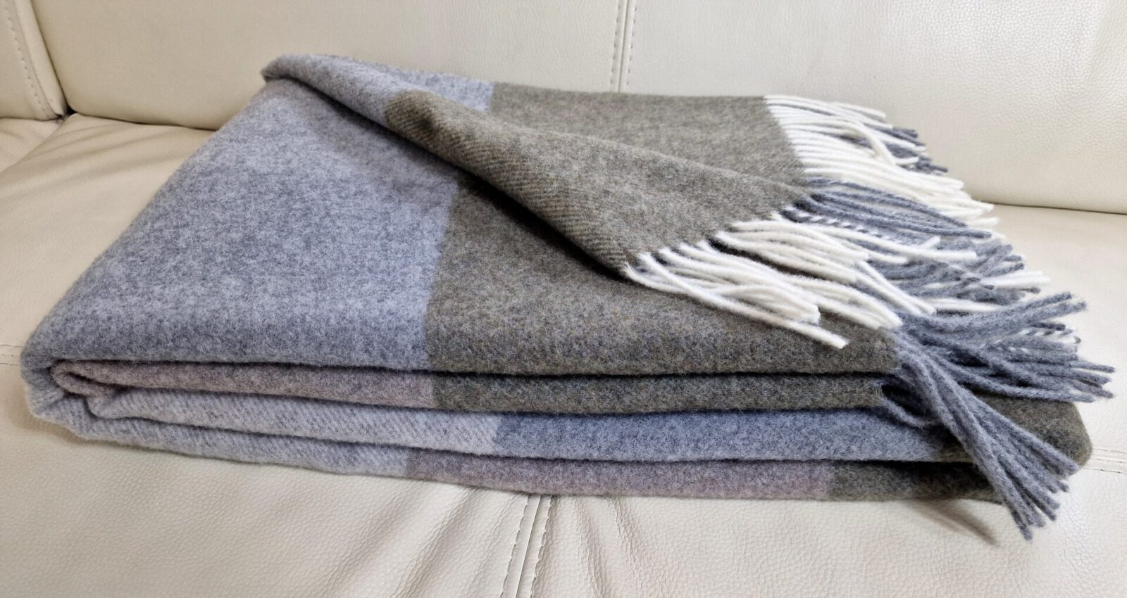 Wolldecken und Wollplaids