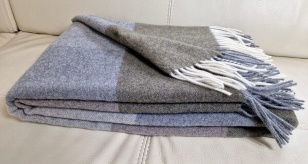 Wolldecke & Wollplaid, 90 % Merinowolle,10% Kaschmir "Faro-Quadrate" khaki-grau – Bild 5