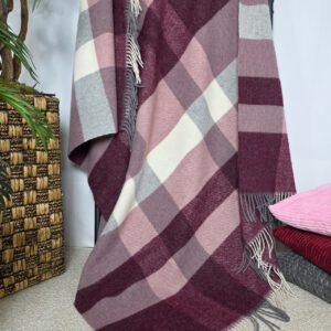 Alternative view of Wollplaid & Wolldecke "Tirol Q" dunkelrot-altrosa-grau