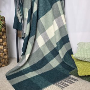 Alternative view of Wollplaid & Wolldecke "Tirol Q" grün-hellolive-grau
