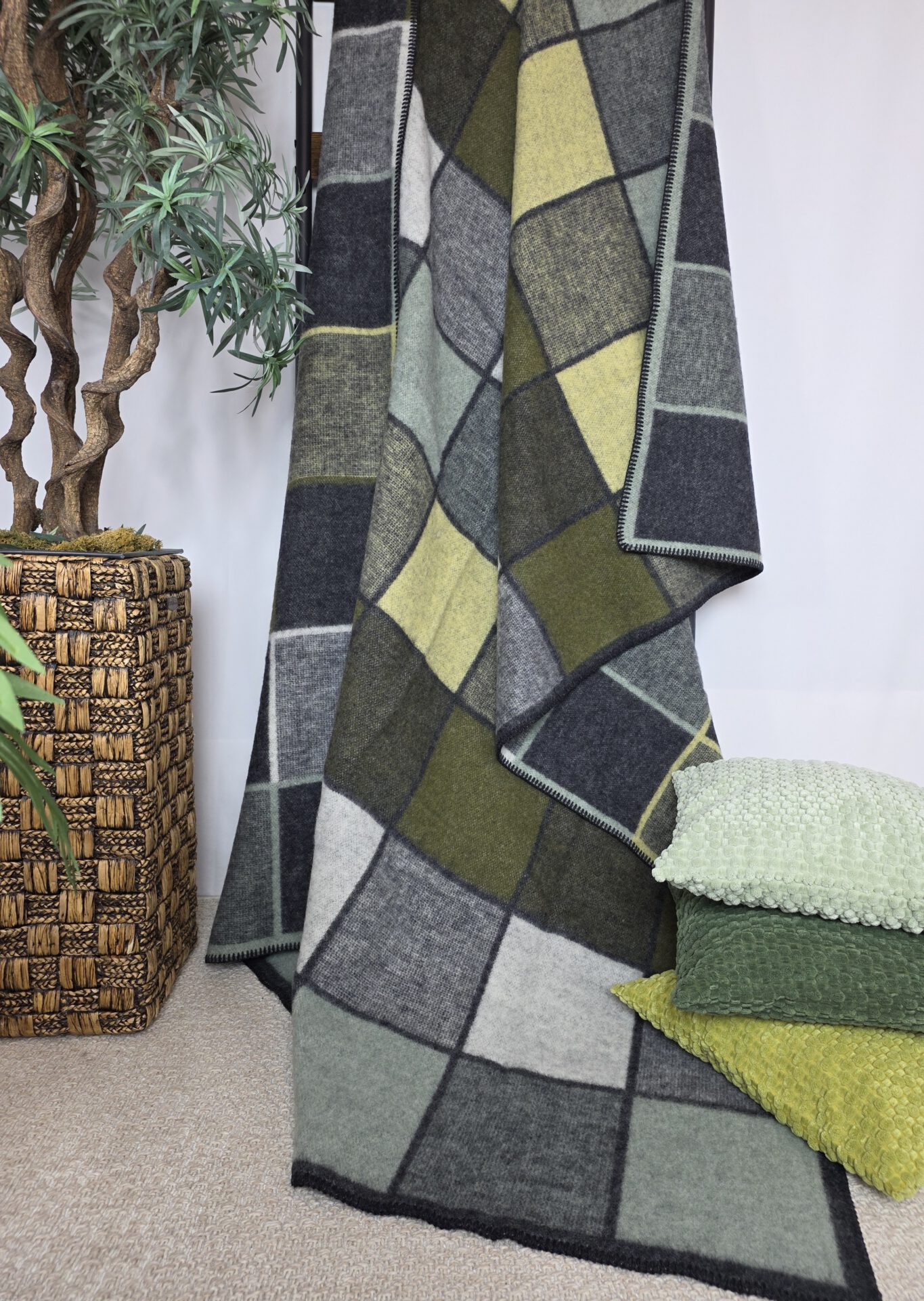 Wollplaid & Wolldecke "Selva SQ" grün-olive – Bild 3