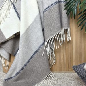 Alternative view of Wolldecke & Wollplaid, 90 % Merinowolle,10% Kaschmir "Faro K" beige-braun-weiß