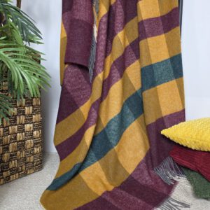 Alternative view of Wollplaid & Wolldecke "Tirol Q" senf-grün-dunkelrot