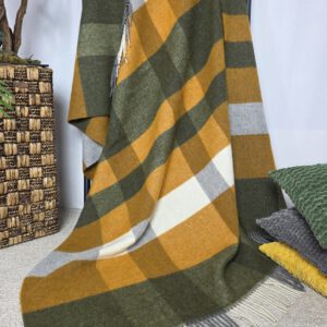 Alternative view of Wollplaid & Wolldecke "Tirol Q" senf-olive-weiß