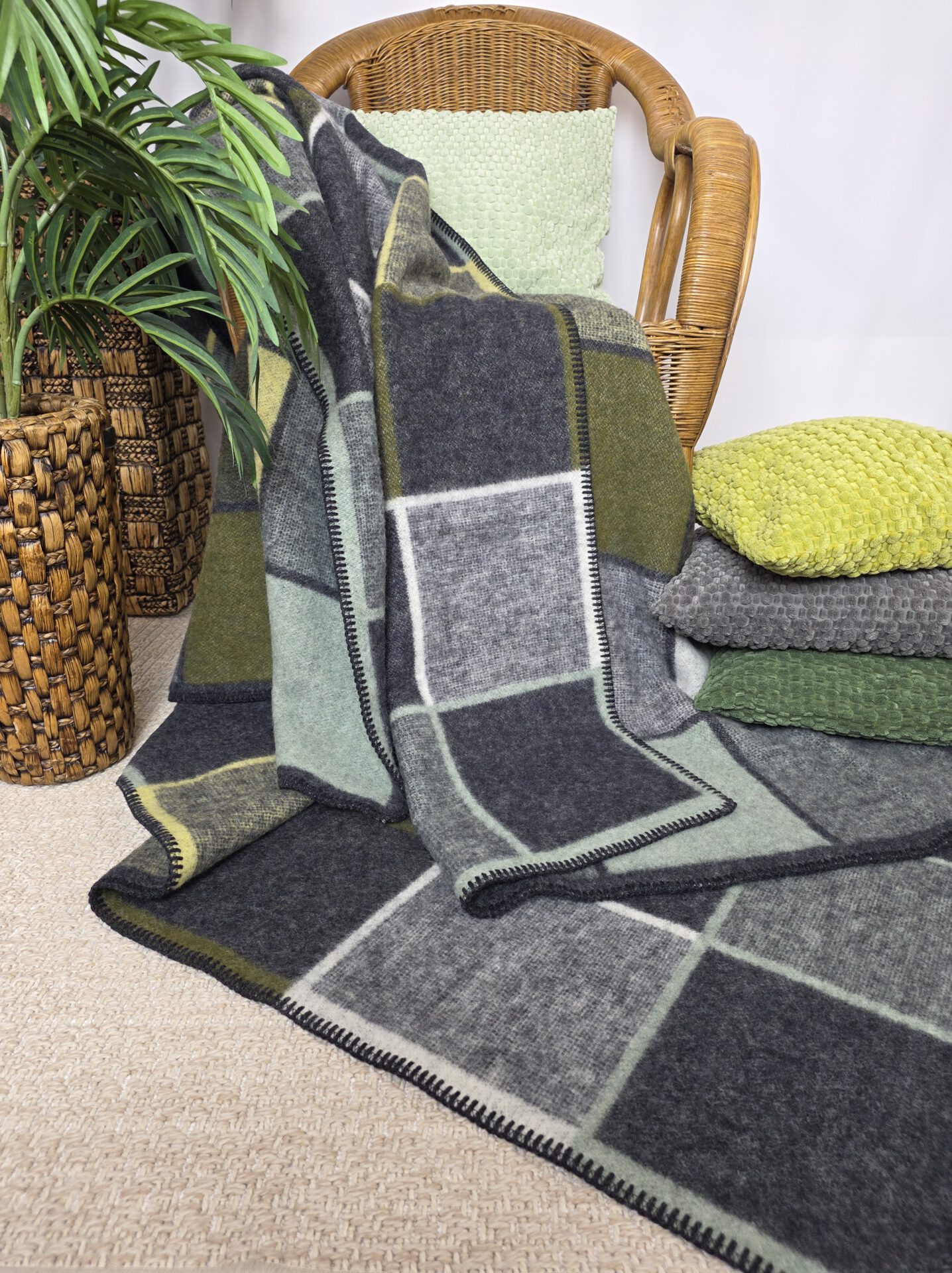 Wollplaid & Wolldecke "Selva SQ" grün-olive – Bild 5