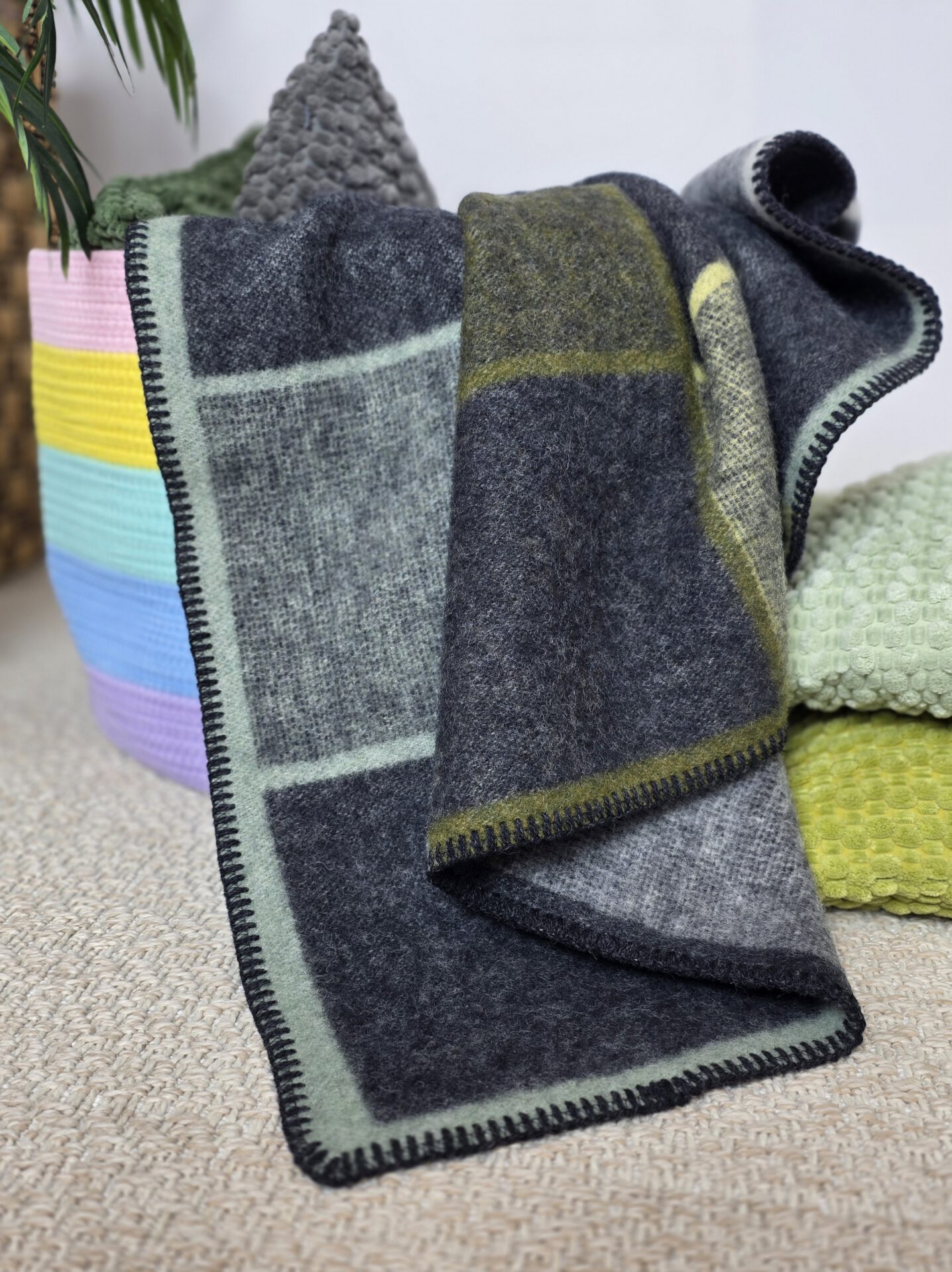 Wollplaid & Wolldecke "Selva SQ" grün-olive – Bild 7