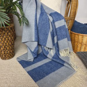 Alternative view of Wollplaid & Wolldecke "Tirol M" blau-hellblau