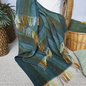 Alternative view of Wollplaid & Wolldecke "Tirol M" grün-mehrfarbig