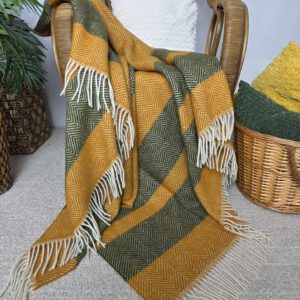 Alternative view of Wollplaid & Wolldecke "Tirol M" senf-olive