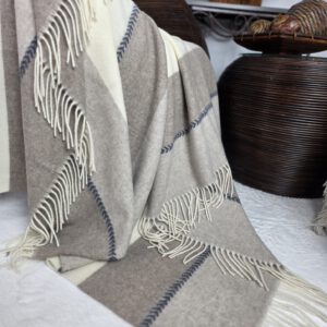 Alternative view of Wolldecke & Wollplaid, 90 % Merinowolle,10% Kaschmir "Faro K" beige-braun-weiß