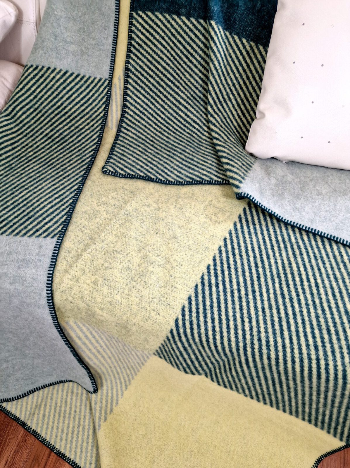 Wolldecken und Wollplaids