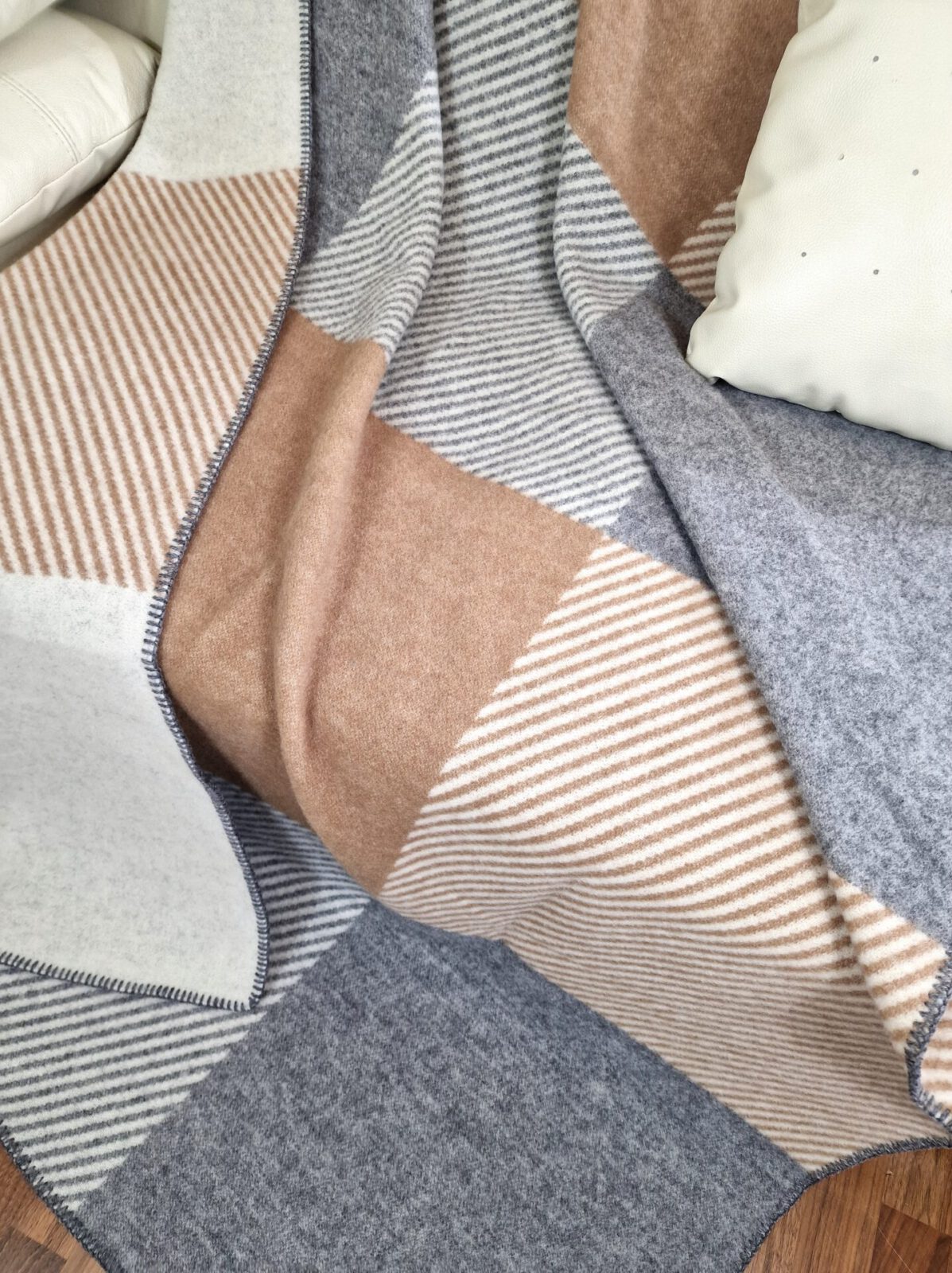 Wolldecken und Wollplaids