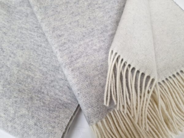Wolldecke & Wollplaid, 90 % Merinowolle,10% Kaschmir "Faro-270 DF" weiß-hellgrau – Bild 2