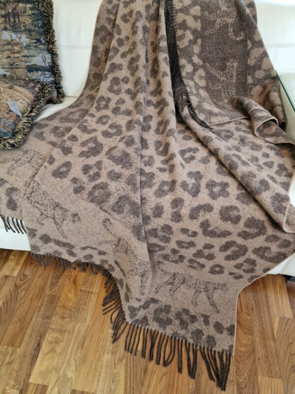 Wollplaid & Wolldecke "Tirol T Leopard" braun-beige – Bild 3