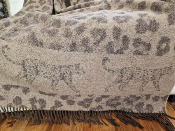 Wollplaid & Wolldecke "Tirol T Leopard" braun-beige – Bild 4