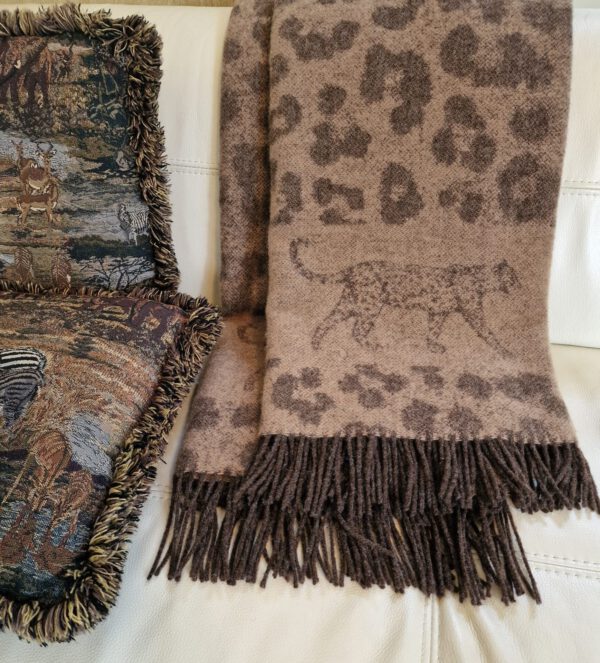 Wollplaid & Wolldecke "Tirol T Leopard" braun-beige – Bild 6