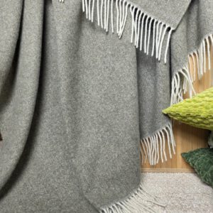 Alternative view of Wolldecke & Wollplaid, 90 % Merinowolle,10% Kaschmir "Faro A" olive