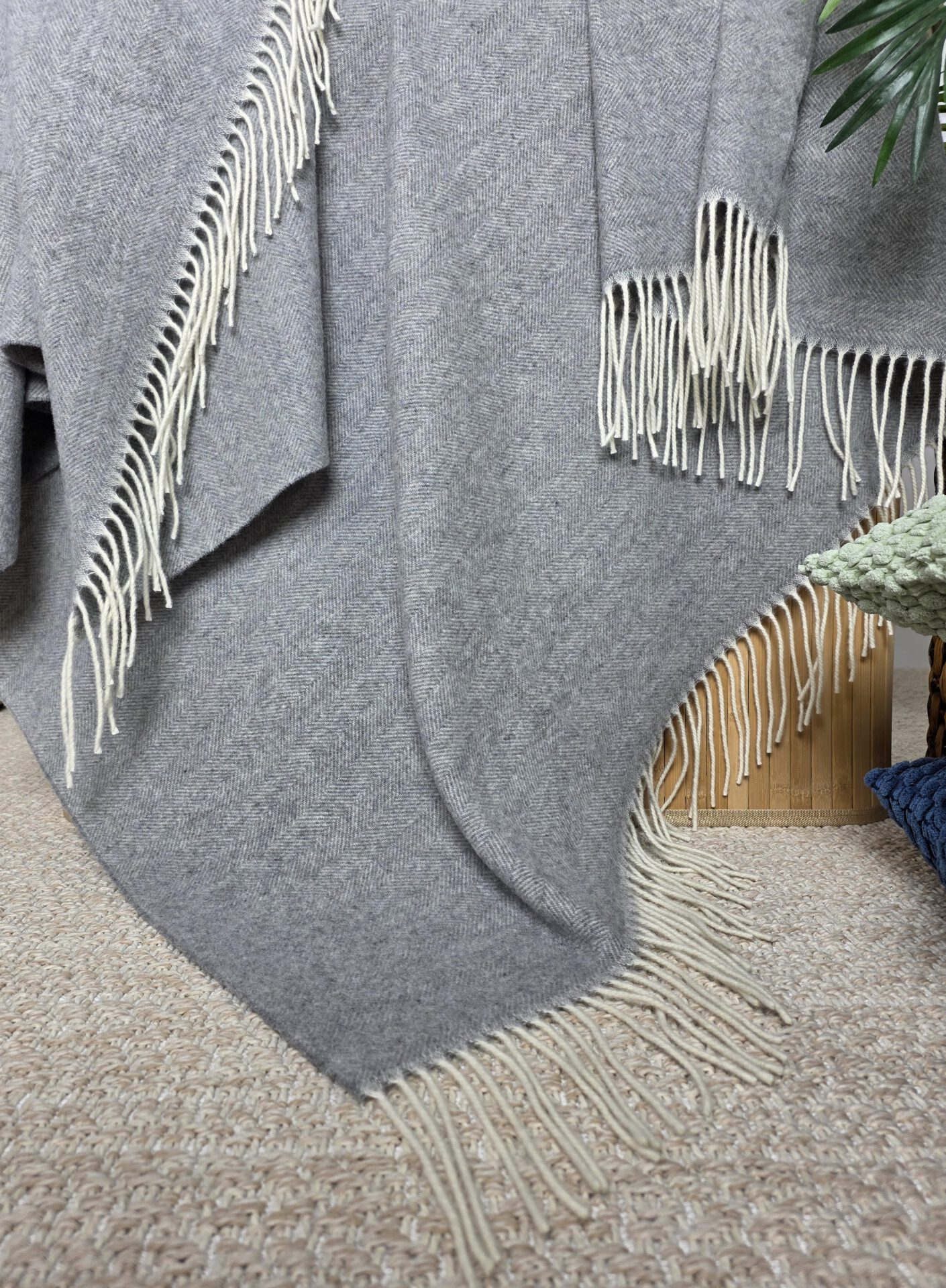 Wolldecke & Wollplaid, 90 % Merinowolle,10% Kaschmir "Faro C" grau – Bild 5