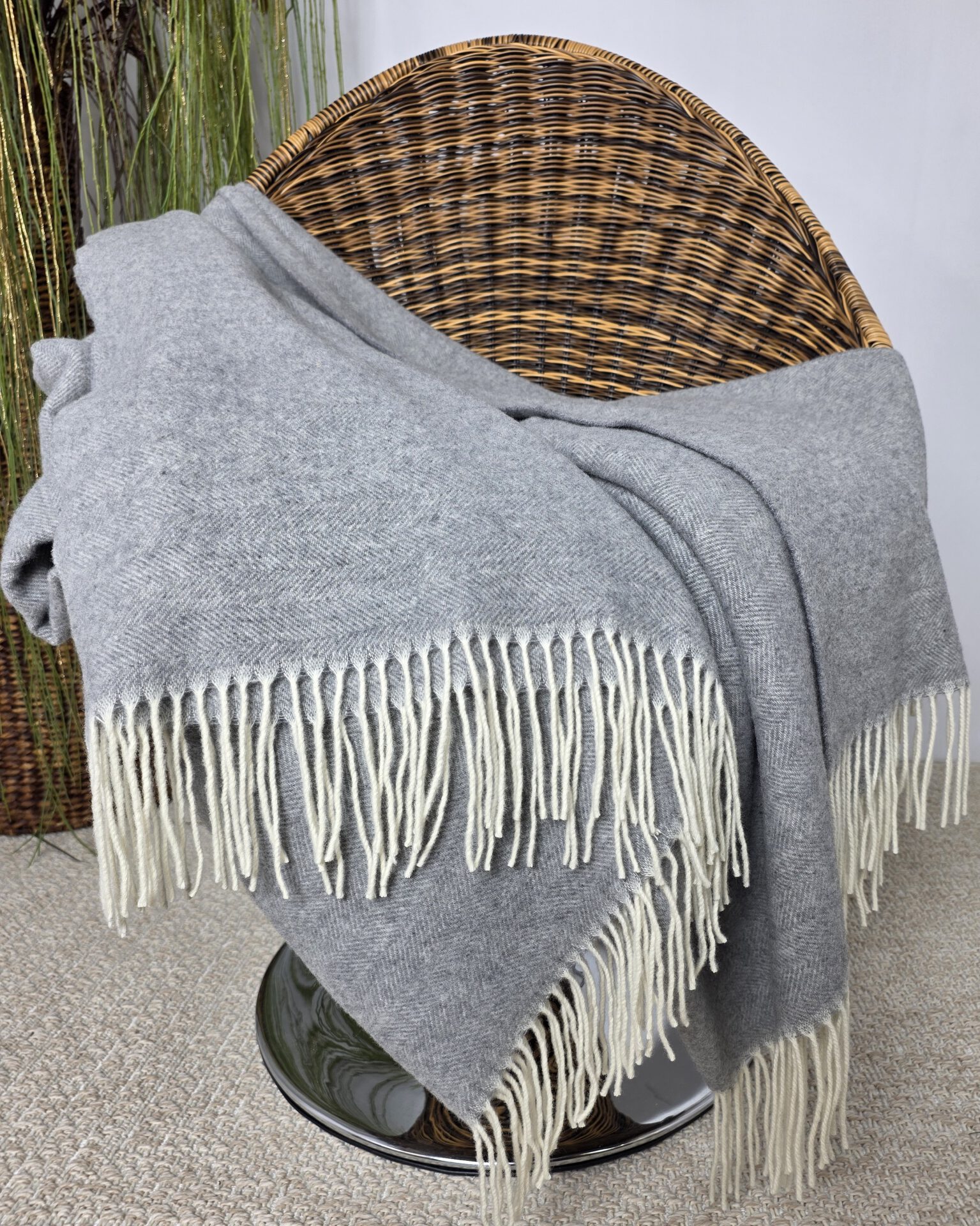 Wolldecke & Wollplaid, 90 % Merinowolle,10% Kaschmir "Faro C" grau – Bild 3