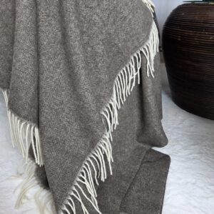 Alternative view of Wolldecke & Wollplaid, 90 % Merinowolle,10% Kaschmir "Faro C" dunkelbraun