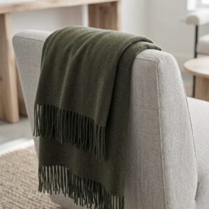 Alternative view of Wolldecke & Wollplaid, 90 % Merinowolle,10% Kaschmir "Faro U" olive